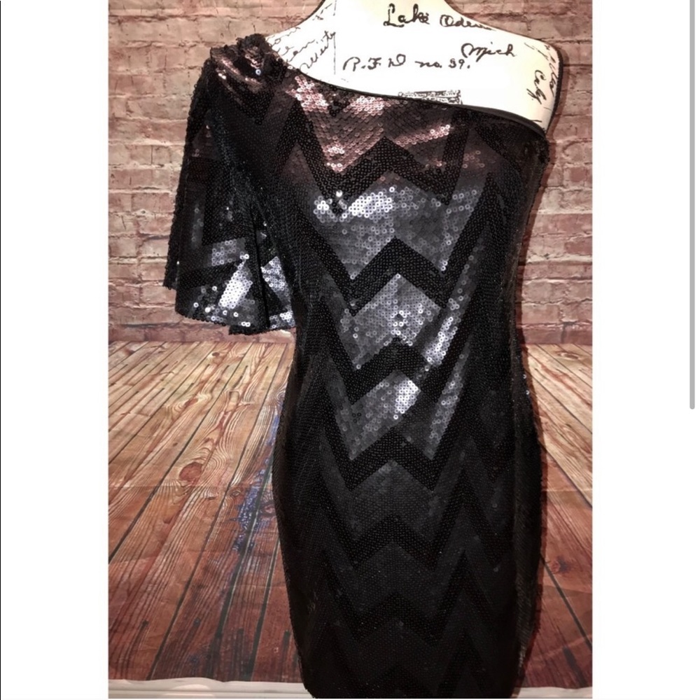 As You Wish | chevron sequin one shoulder dress M